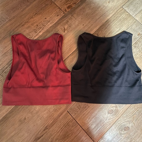 2 Ardene cropped tank tops, both size s - Picture 3 of 3